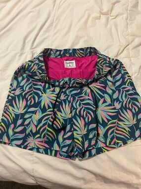 chubbies Teal Tropical Leaf Swim Shorts with Pink Lining size Medium 5.5 inseam